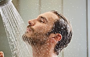 آواز خواندن زیر دوش حمام وزن را کم می کند؟