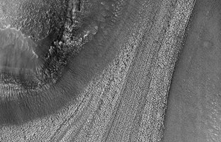 عکس مدارگرد ناسا از جریان یخ روی مریخ