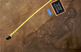 (تصاویر) کشف اسکلت 600 ساله یک زن با استخوان اضافی عجیب!