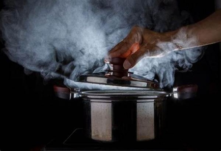 از بین بردن بوی سوختگی غذا با 16 ترفند جادویی