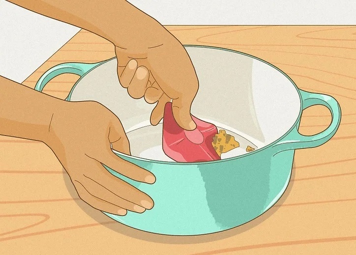 آموزش تصویری برای تمیز کردن ظروف چدنی