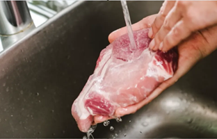 سالم‌ترین روش برای شست‌وشو و فریز کردن گوشت