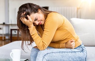 پریود یا عادت ماهانه؛ مشکلات پریود، PMS و راه‌های کاهش درد